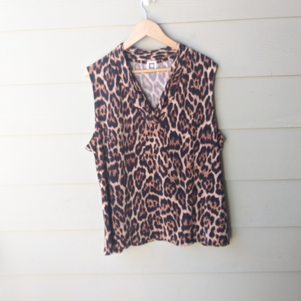 Anne Klein v-neck sleeveless leopard top
